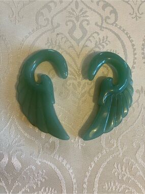 0g Green Adventurine Wing Hangers